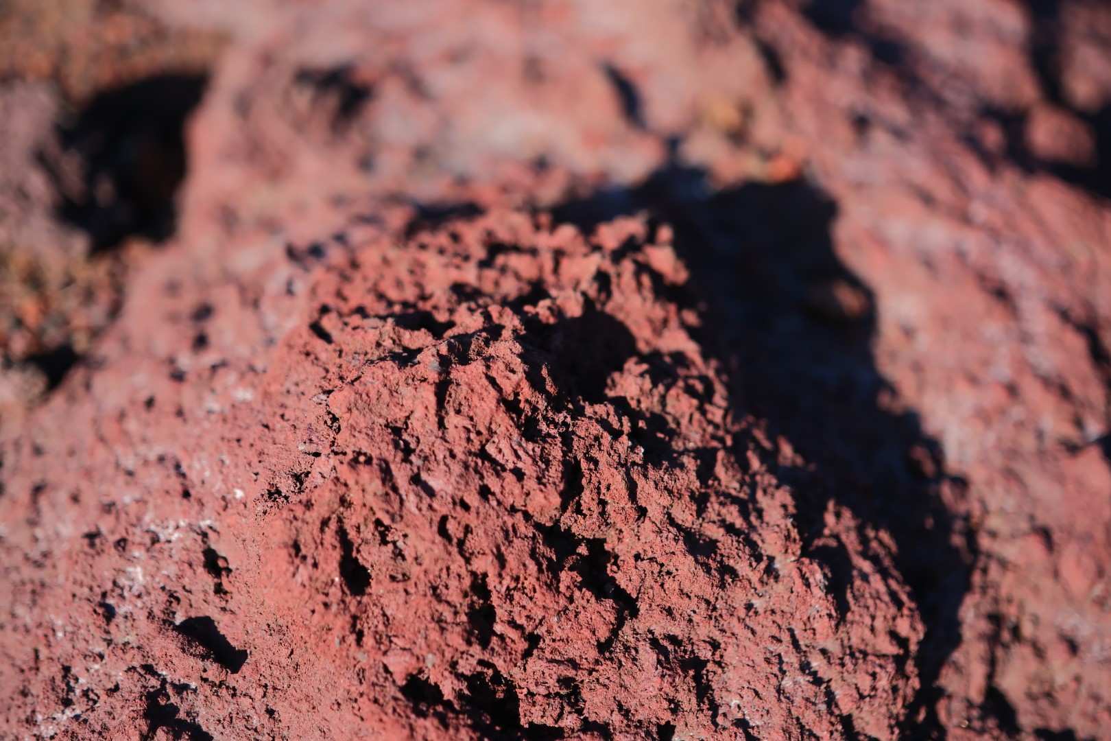 至近距離の赤岩